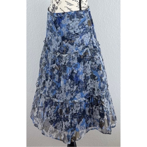 Burberry London Blue Floral print Teird Knee Length Skirt, size 8 US - Picture 2 of 12